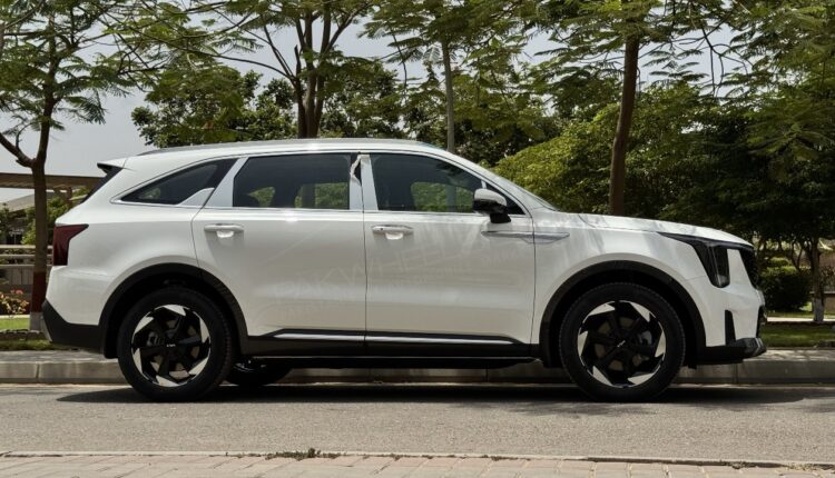 Front view of 4th Generation Kia Sorento SUV